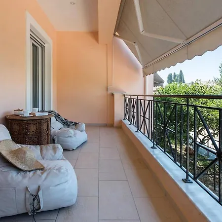 Kaylee: Serene Corfu Near Kanoni (Corfu)